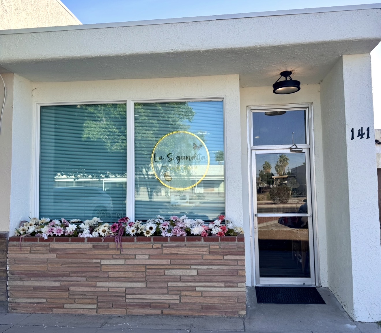 La Segundita storefront